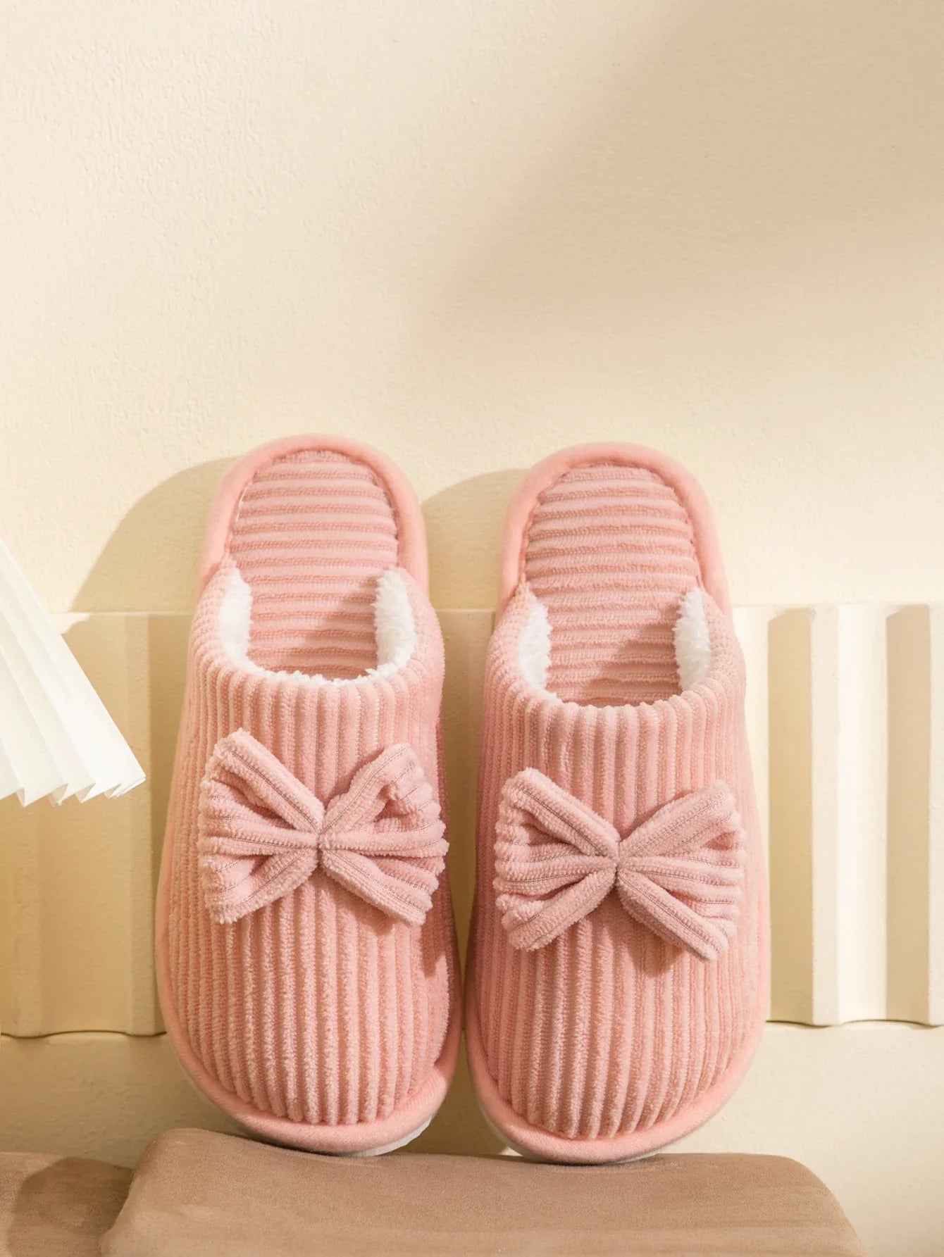 Chaussons en Peluche Côtelée Beige à Nœud