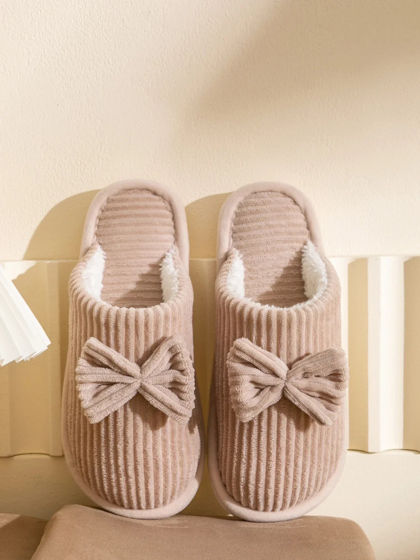 Chaussons en Peluche Côtelée Beige à Nœud